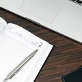 Kalender mit Stift